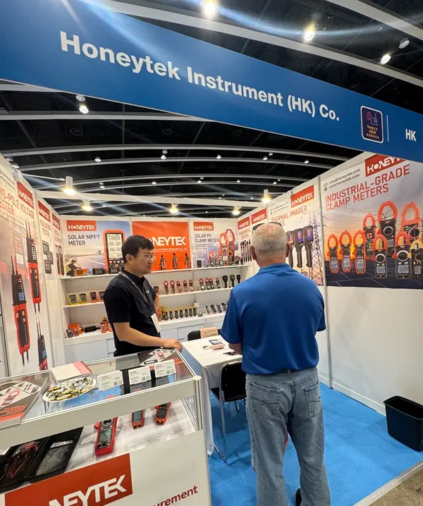 Honeytek team discussing OEM ODM testing instruments with global buyers-02