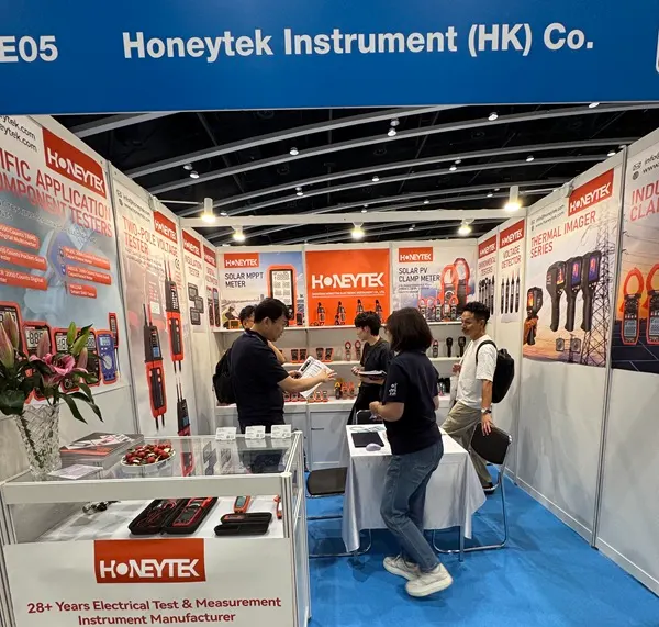 International buyers visiting Honeytek at Hong Kong Electronics Fair-01