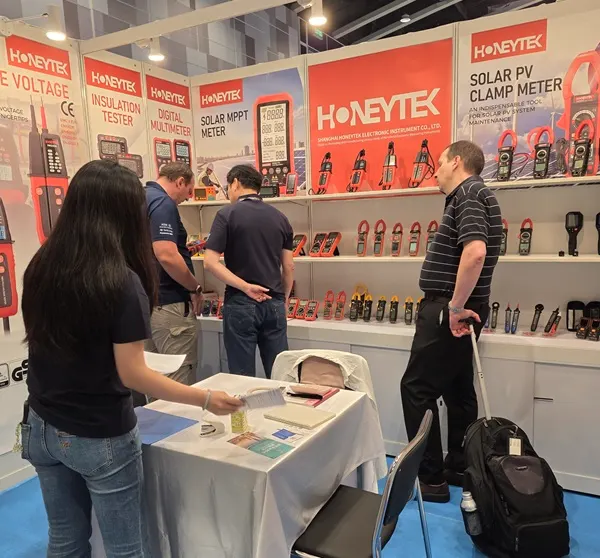 International buyers visiting Honeytek at Hong Kong Electronics Fair